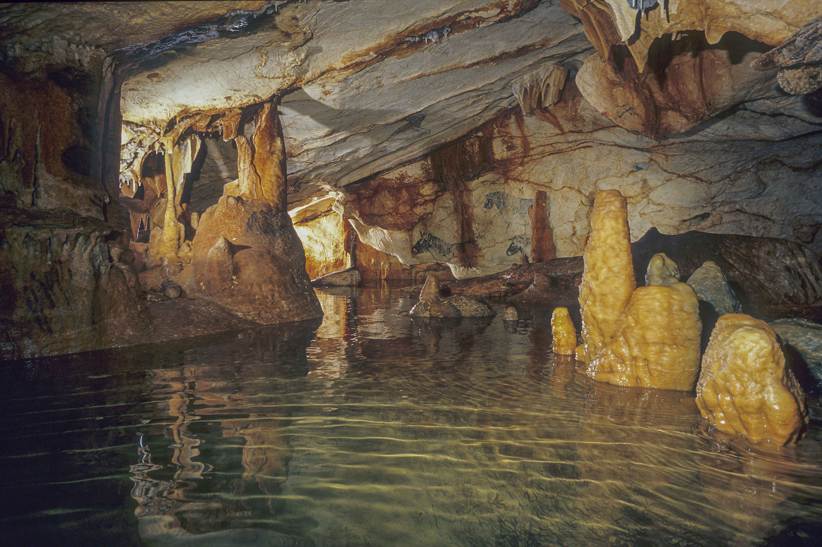 View of the Grotte Cosquer - credit: Ministère de la Culture, DRAC PACA Luc Vanrell