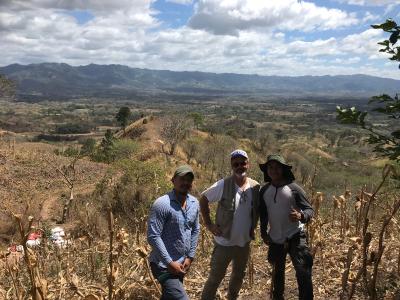 Photo du cratère de Pantasma, revisité en 2019 par P. Rochette avec une équipe de géologues de l’Université de Managua .